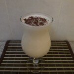 молочный коктейль в бокале